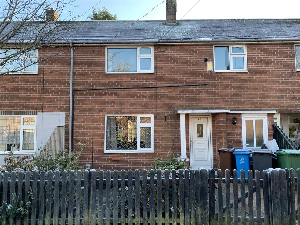 Brown Edge Road, Holts, Oldham 3 bed terraced house £140,000