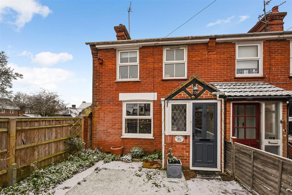 Rack Close, Andover 2 bed end of terrace house - £240,000