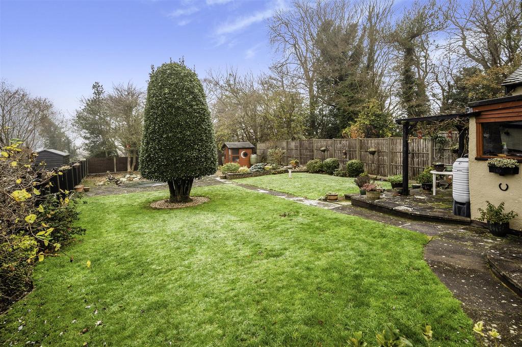 Beckenshaw Gardens, Banstead 2 bed semi-detached bungalow - £425,000