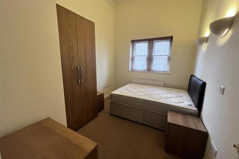 2 bedroom flat to rent, Brondesbury Road, Queens Park, Conservation Area