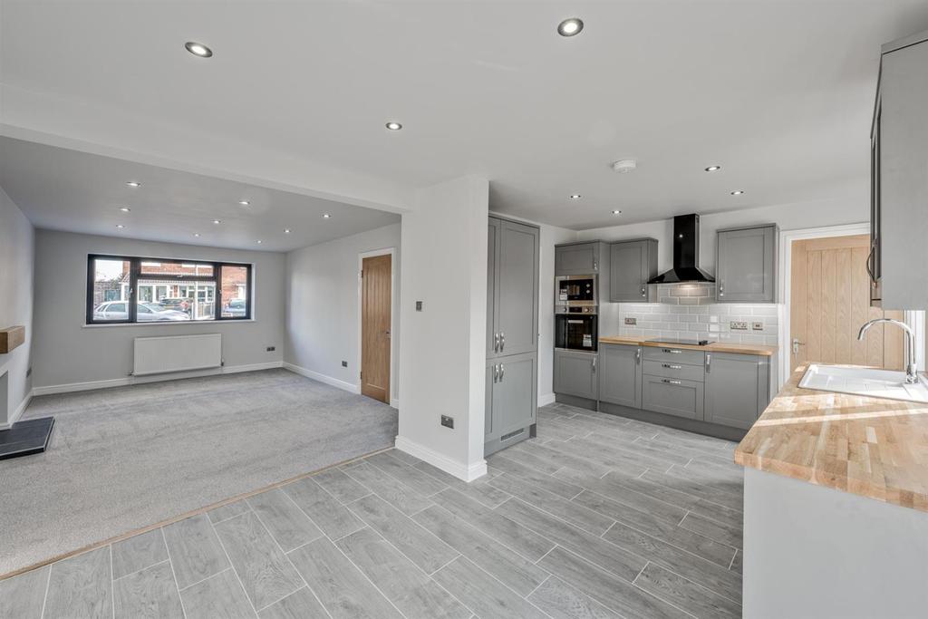 Dunns Bank, Quarry Bank, DY5 2HW 3 bed detached house for sale £395,000