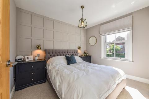 124 Oaktree Road, Southampton, SO18 1PH