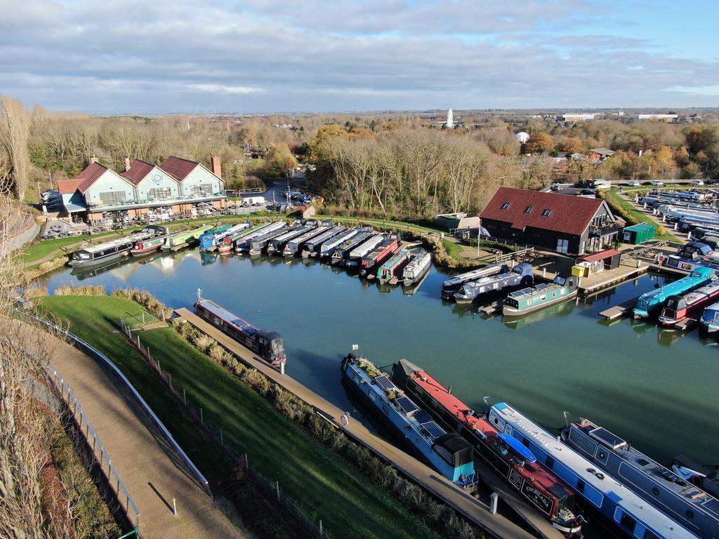 18 Canal Street, Campbell Wharf, Milton Keynes, MK9 2 bed apartment £