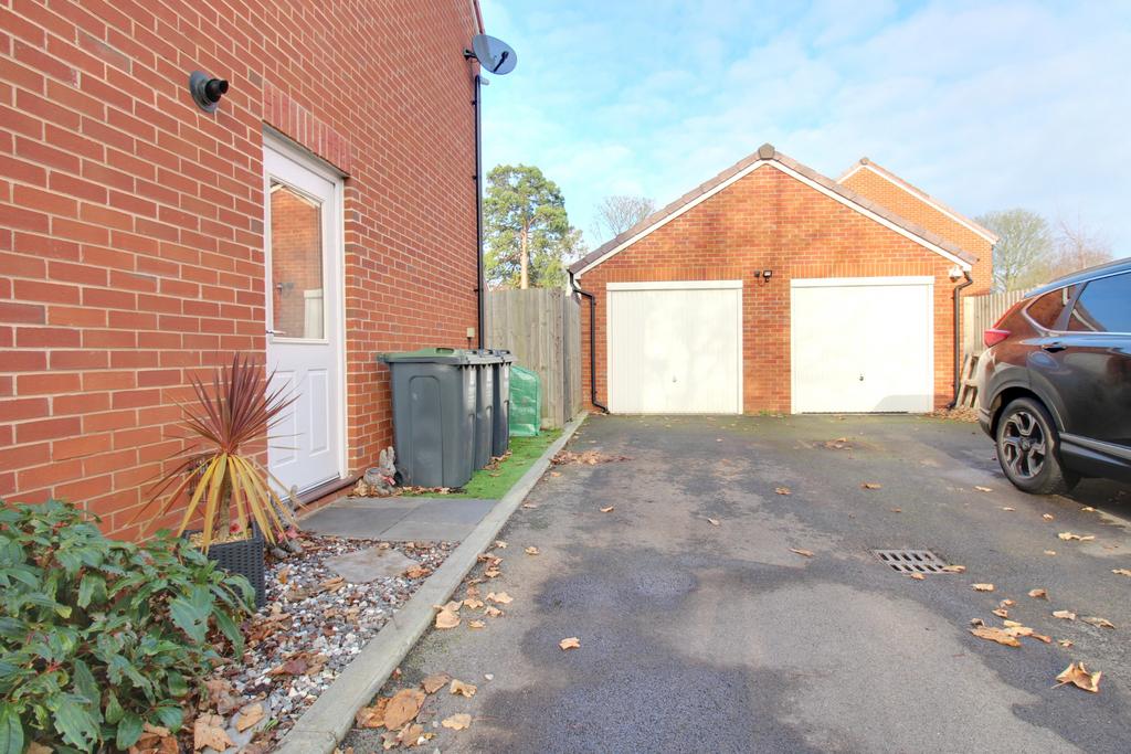 Garage/drive