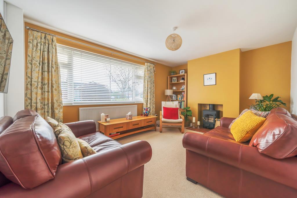 Banbury, Oxfordshire, OX16 3 bed semidetached bungalow £375,000