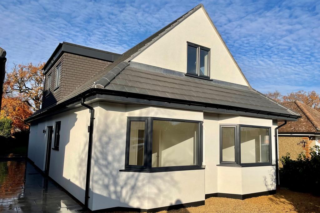 Dickens Drive, Addlestone, Surrey, KT15 4 bed detached house £875,000