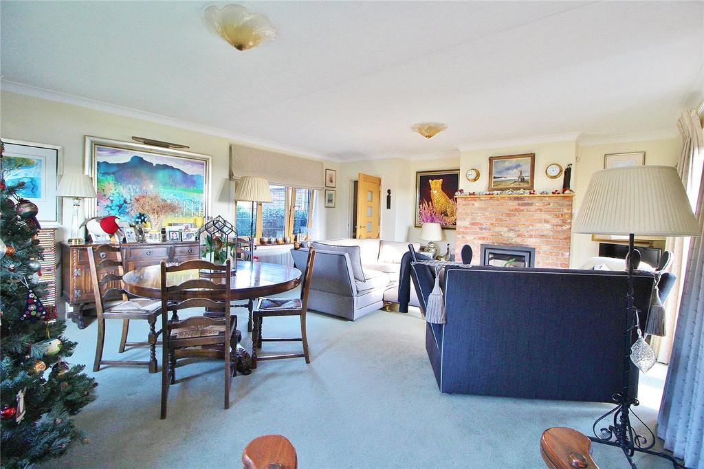 Lounge/Dining Room
