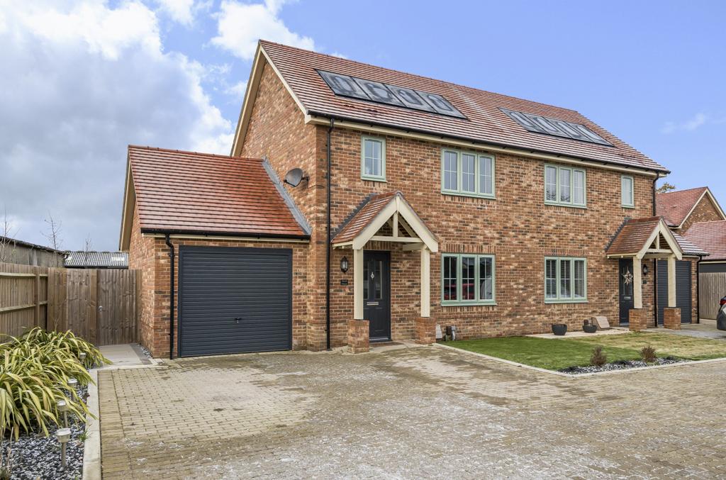 The Paddocks, Winchester Road, Botley, Hampshire, SO32 3 bed semi ...