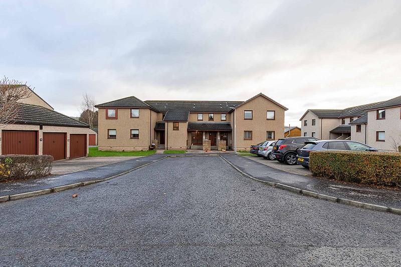 38 Knockard Avenue, Pitlochry, PH16 5JE 2 bed flat £150,000