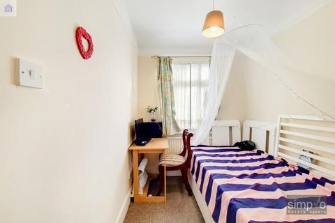 47 Clevedon Gardens, Hounslow, TW5 9TT