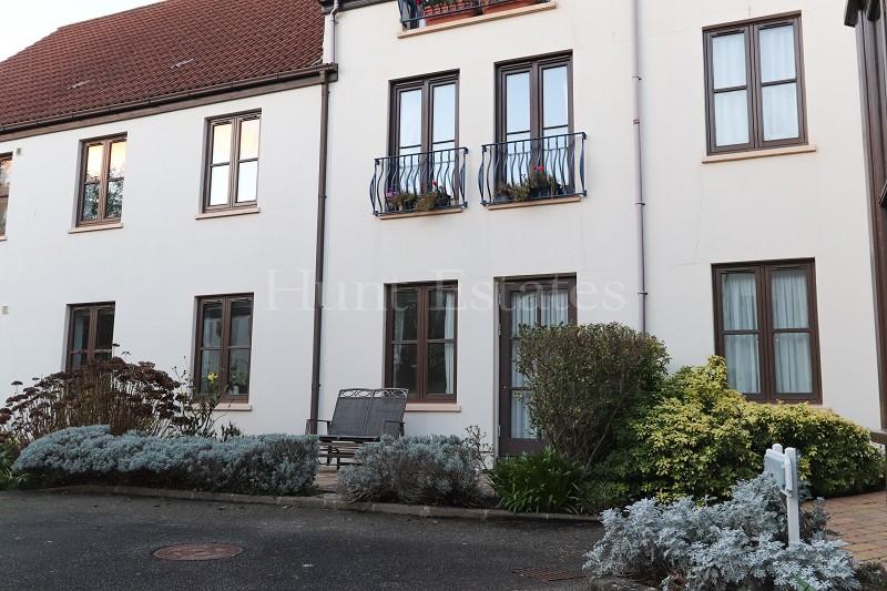 Tabor Park, La Route De St. Brelade, Jersey. JE3 8EZ 2 bed flat