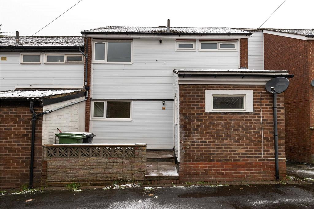 Stafford Close, Macclesfield... 4 bed semi-detached house - £950 pcm (£ ...