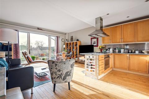 2 bedroom flat to rent, Regatta Point, 38 Kew Bridge Road, Brentford, Middlesex