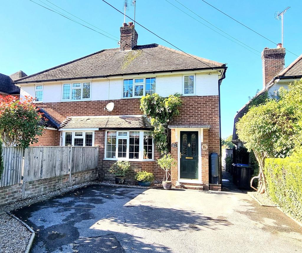 Gravelye Lane, Lindfield, RH16 3 bed semidetached house £595,000