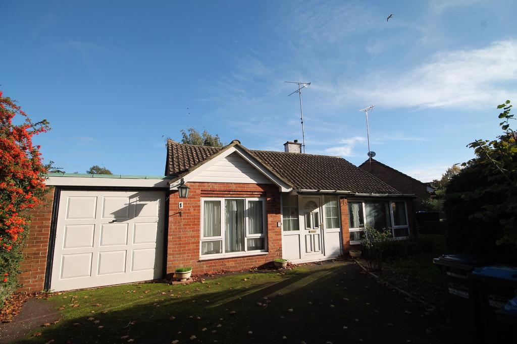 Dale Avenue, Hassocks, BN6 3 bed detached bungalow £380,000