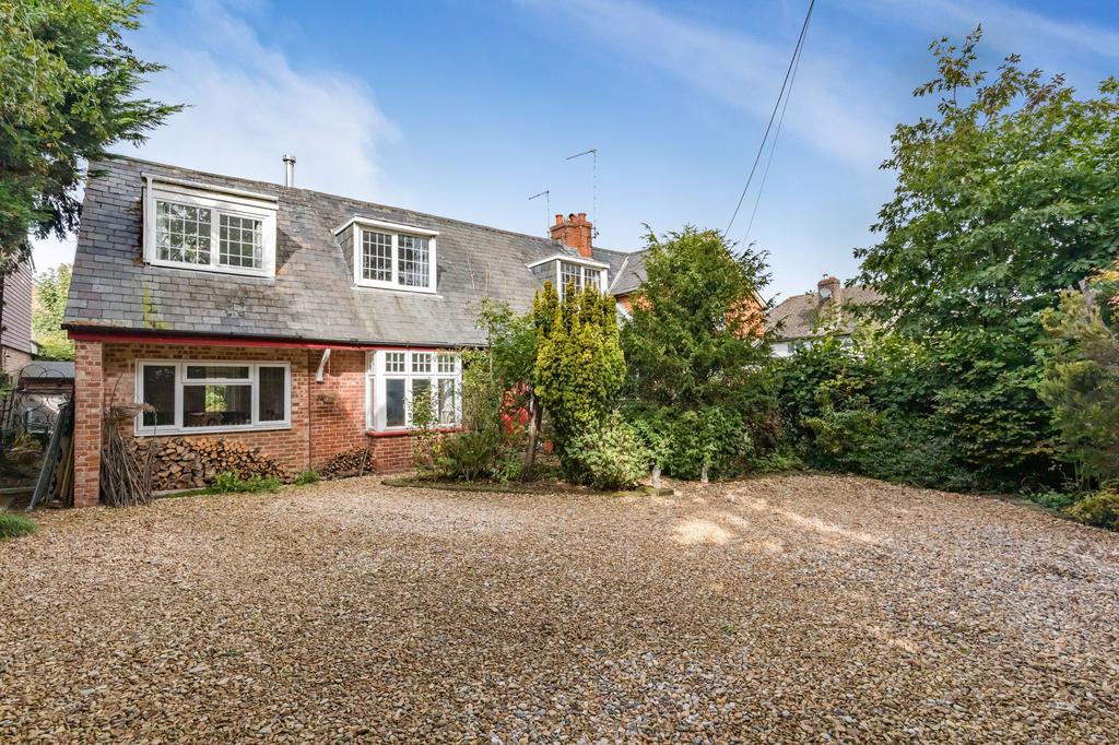 London Road, Hassocks, BN6 4 bed chalet £565,000