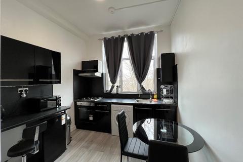 Studio to rent, Finchley Road, London