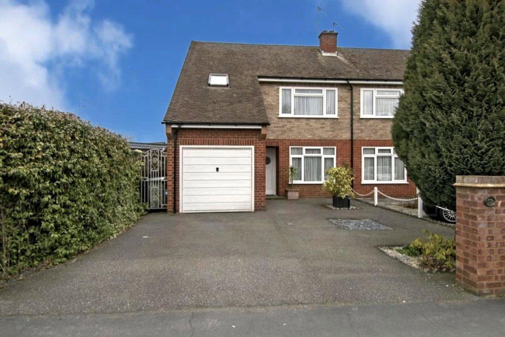 Spring Rise, Egham, Surrey, TW20 5 bed semidetached house £3,150 pcm