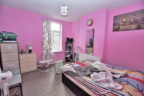 69 Carter Road, Wolverhampton, WV6 0PF