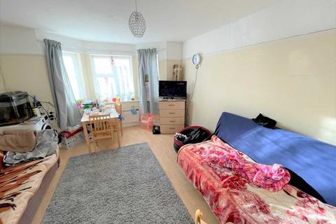 2 bedroom apartment for sale, Parklands Court, Hounslow West
