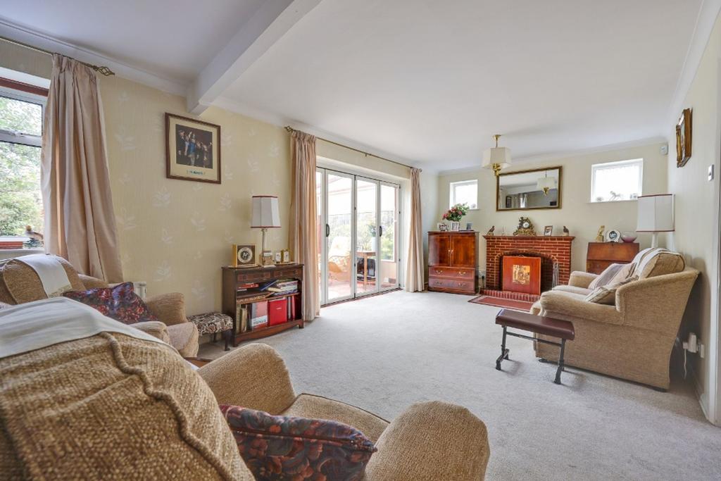 Park Road, Burgess Hill, RH15 3 bed detached house £595,000