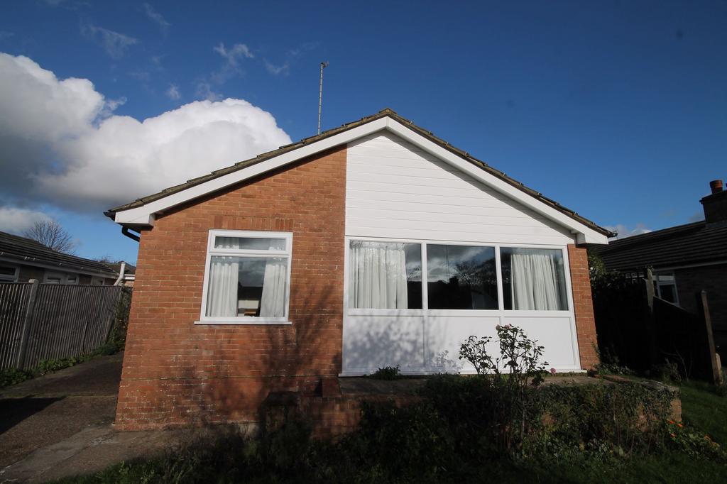 Highlands Close, Hassocks, BN6 3 bed detached bungalow - £485,000