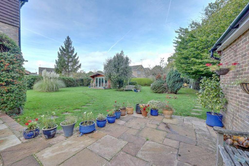 Folders Lane, Burgess Hill, RH15 5 bed detached house £1,100,000