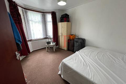 3 bedroom terraced house for sale, Dudley Road, Southall, UB2