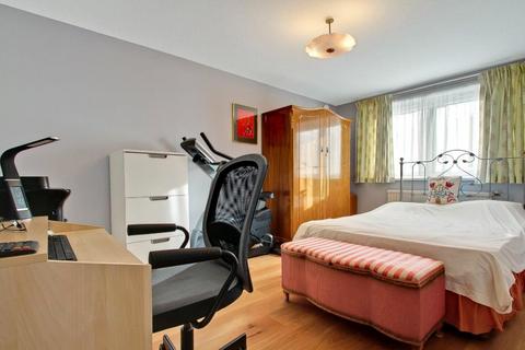 2 bedroom apartment to rent - British Street, London, E3