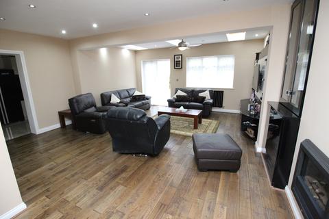 24 Courtenay Road, Worcester Park, KT4 8RY