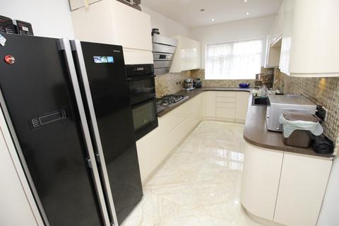 24 Courtenay Road, Worcester Park, KT4 8RY