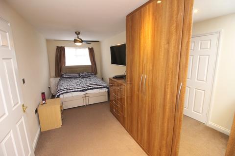 24 Courtenay Road, Worcester Park, KT4 8RY