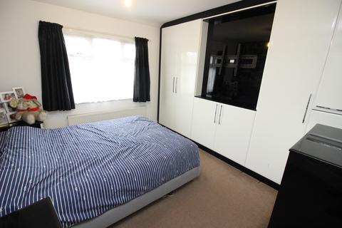 24 Courtenay Road, Worcester Park, KT4 8RY