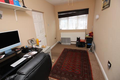 24 Courtenay Road, Worcester Park, KT4 8RY