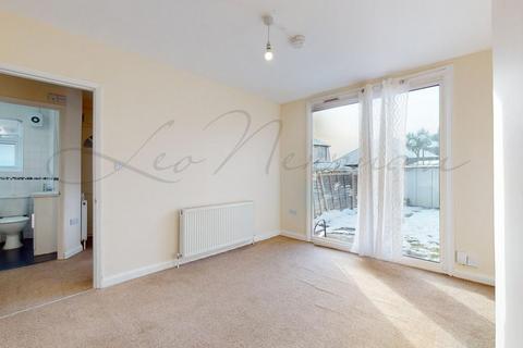 2 bedroom flat to rent, Tomswood Hill, Ilford, IG6