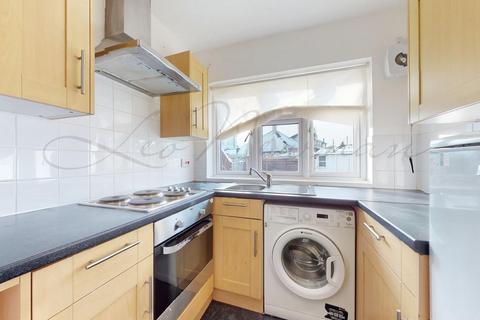 2 bedroom flat to rent, Tomswood Hill, Ilford, IG6