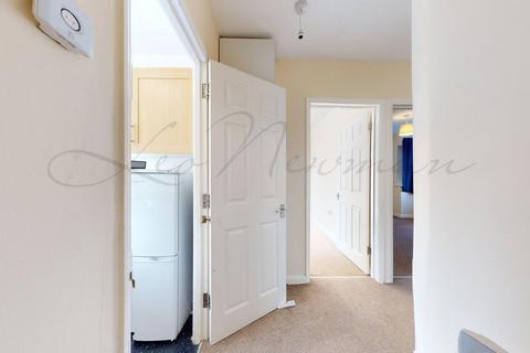 2 bedroom flat to rent, Tomswood Hill, Ilford, IG6
