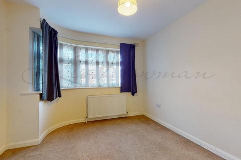 2 bedroom flat to rent, Tomswood Hill, Ilford, IG6