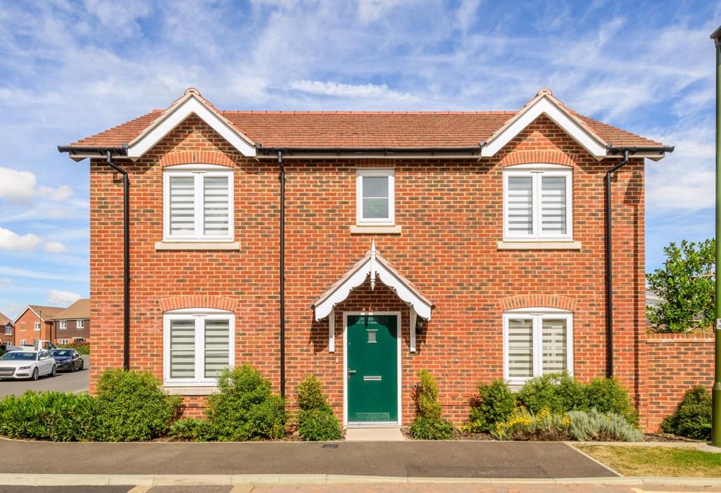 Longhurst Drive, Billingshurst, West Sussex 3 bed detached house for