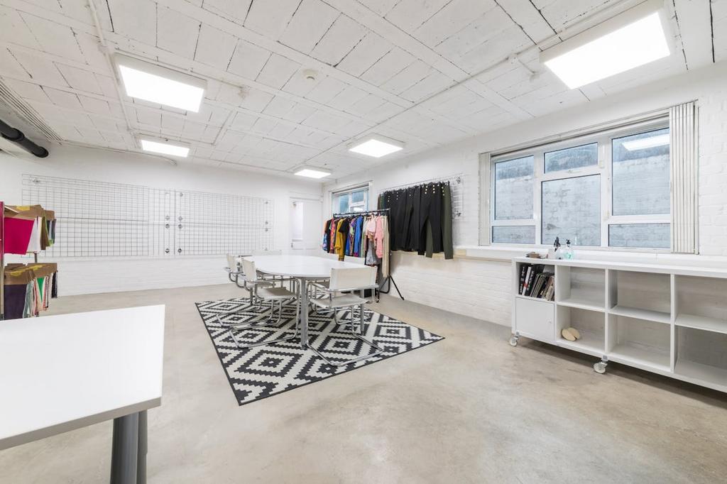 OFFICE 4.jpg