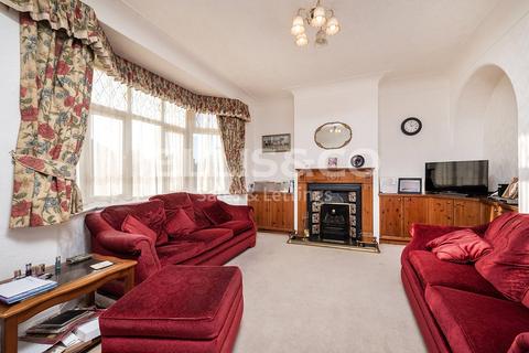 1 Croft Close, London, NW7 4QL
