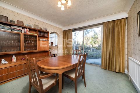 1 Croft Close, London, NW7 4QL