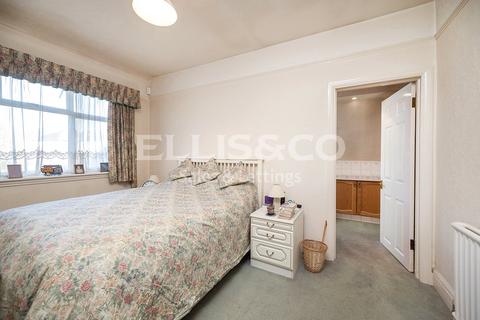 1 Croft Close, London, NW7 4QL