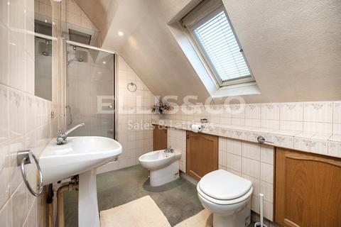 1 Croft Close, London, NW7 4QL