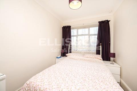1 Croft Close, London, NW7 4QL