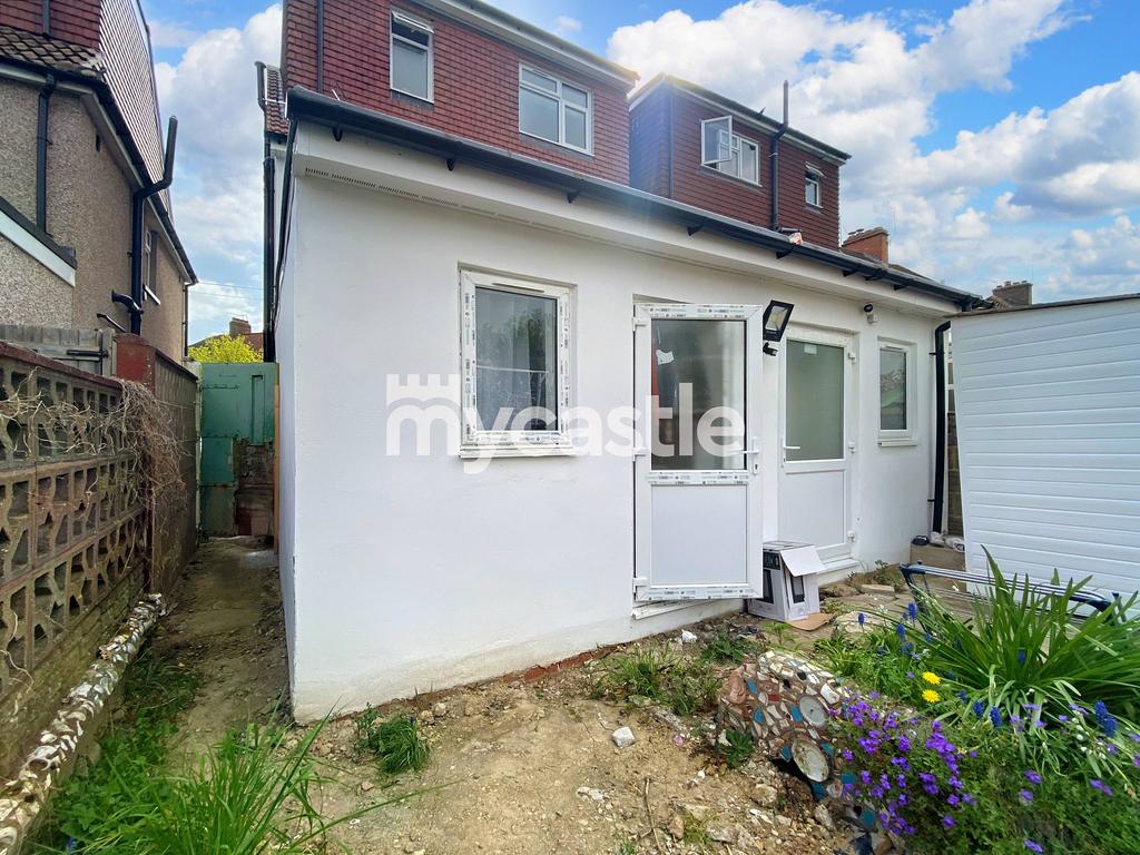 Vernon Road, Feltham TW13 1 bed in a house share £750 pcm (£173 pw)