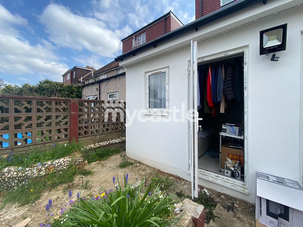 Vernon Road, Feltham TW13 1 bed in a house share £750 pcm (£173 pw)