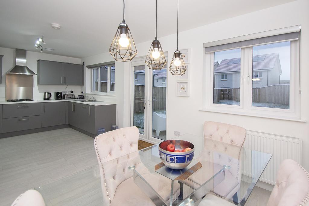 Machrie Way, Kilmarnock, KA1 4 bed detached house £274,995