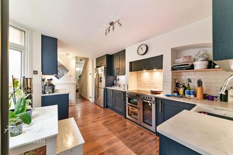 11 Willenhall Road, London, SE18 6TY