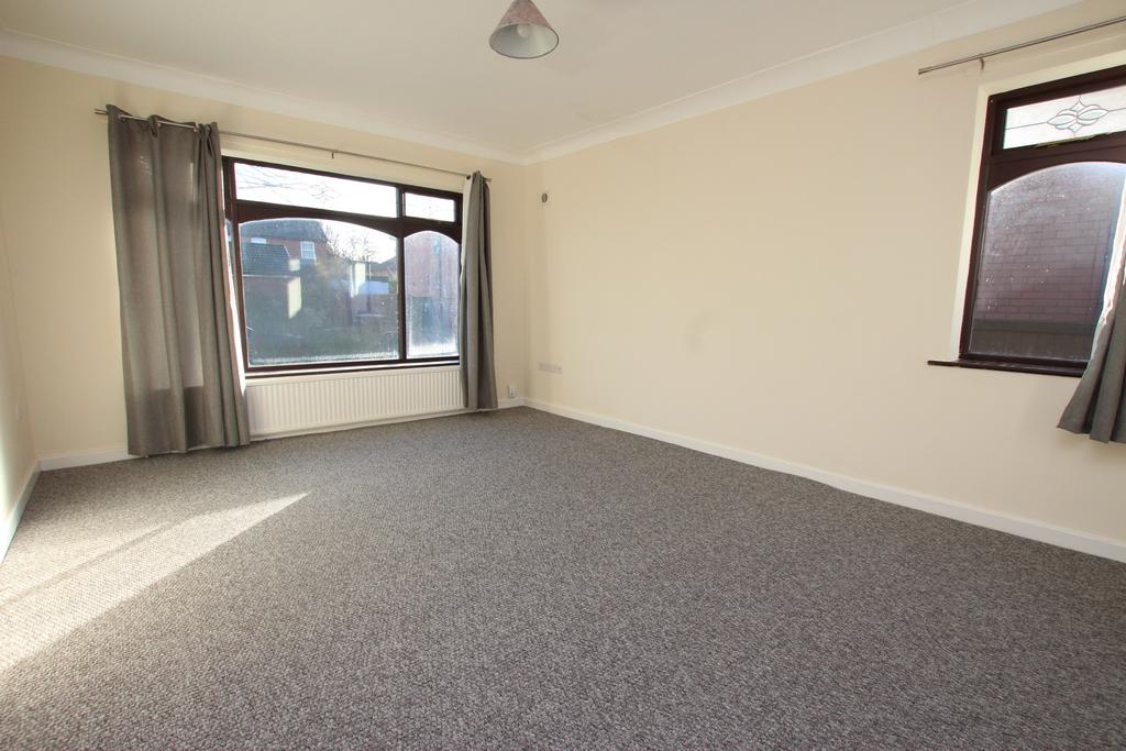 Poplar Road, Haydock, WA11 3 bed detached bungalow £1,000 pcm (£231 pw)